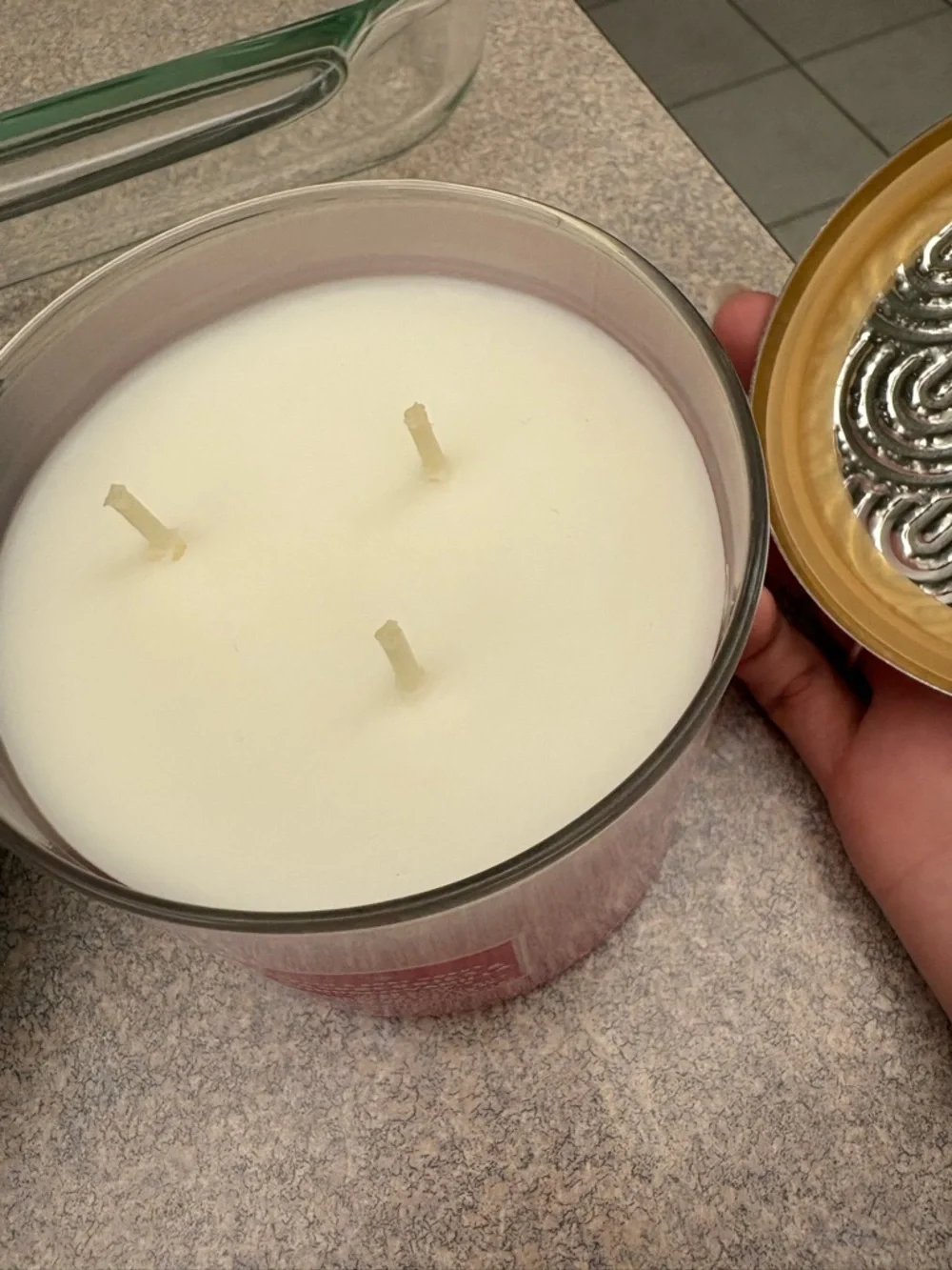 Bath and Body Works NEW CANDLE - Picture 4 of 4